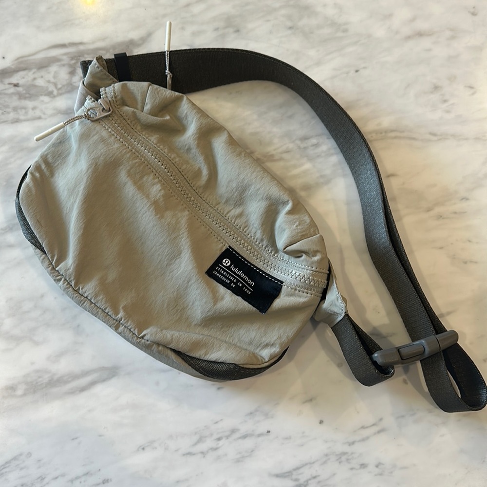 Lululemon Clean Lines Belt Bag 2L